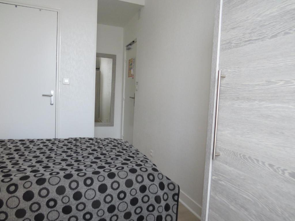 Hotel De Cleves Nevers Zimmer foto